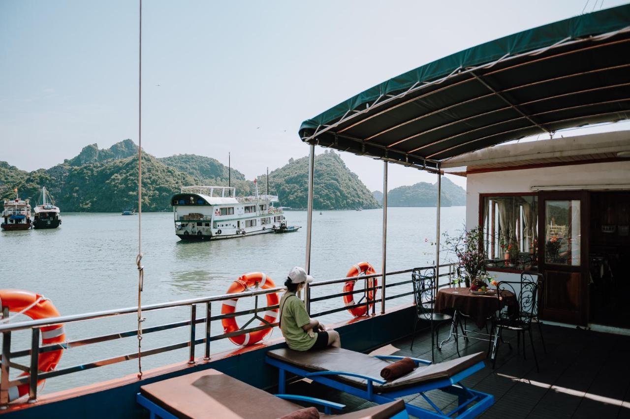 Cat Ba Bay Cruises Hotel Dong Khe Sau ภายนอก รูปภาพ