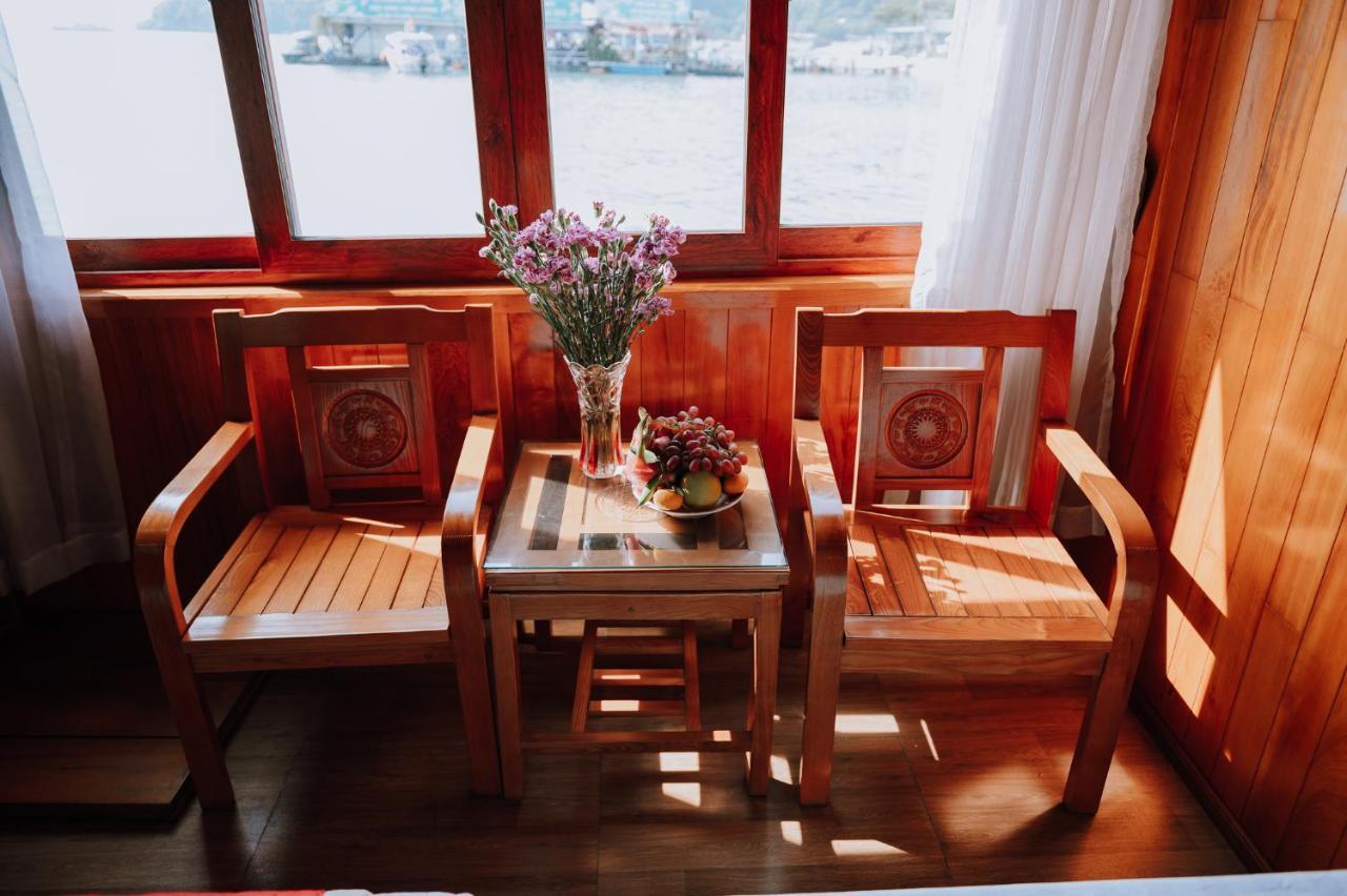 Cat Ba Bay Cruises Hotel Dong Khe Sau ภายนอก รูปภาพ