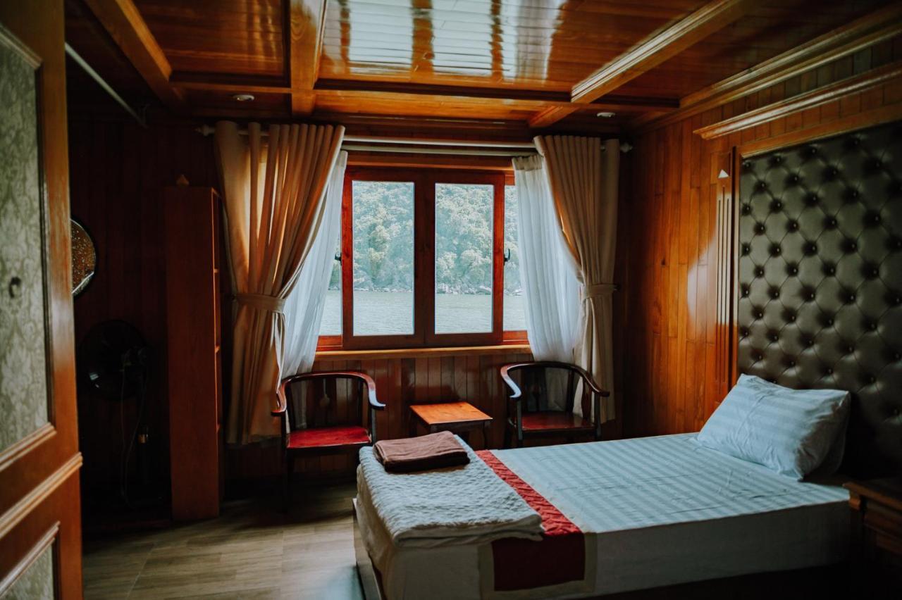 Cat Ba Bay Cruises Hotel Dong Khe Sau ภายนอก รูปภาพ