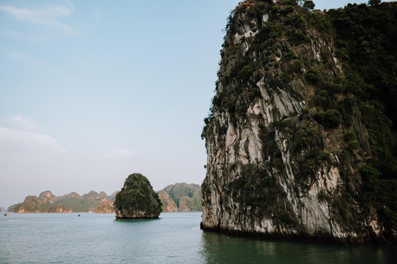Cat Ba Bay Cruises Hotel Dong Khe Sau ภายนอก รูปภาพ