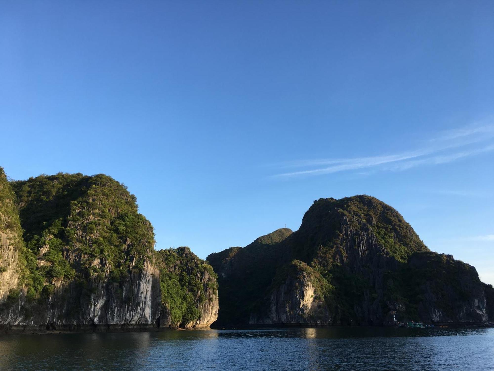 Cat Ba Bay Cruises Hotel Dong Khe Sau ภายนอก รูปภาพ