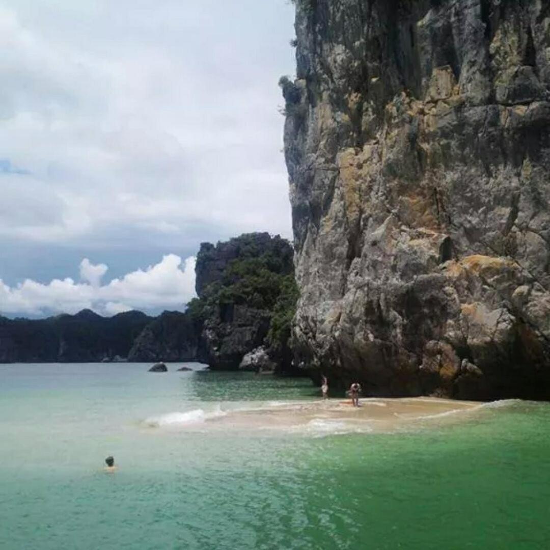 Cat Ba Bay Cruises Hotel Dong Khe Sau ภายนอก รูปภาพ