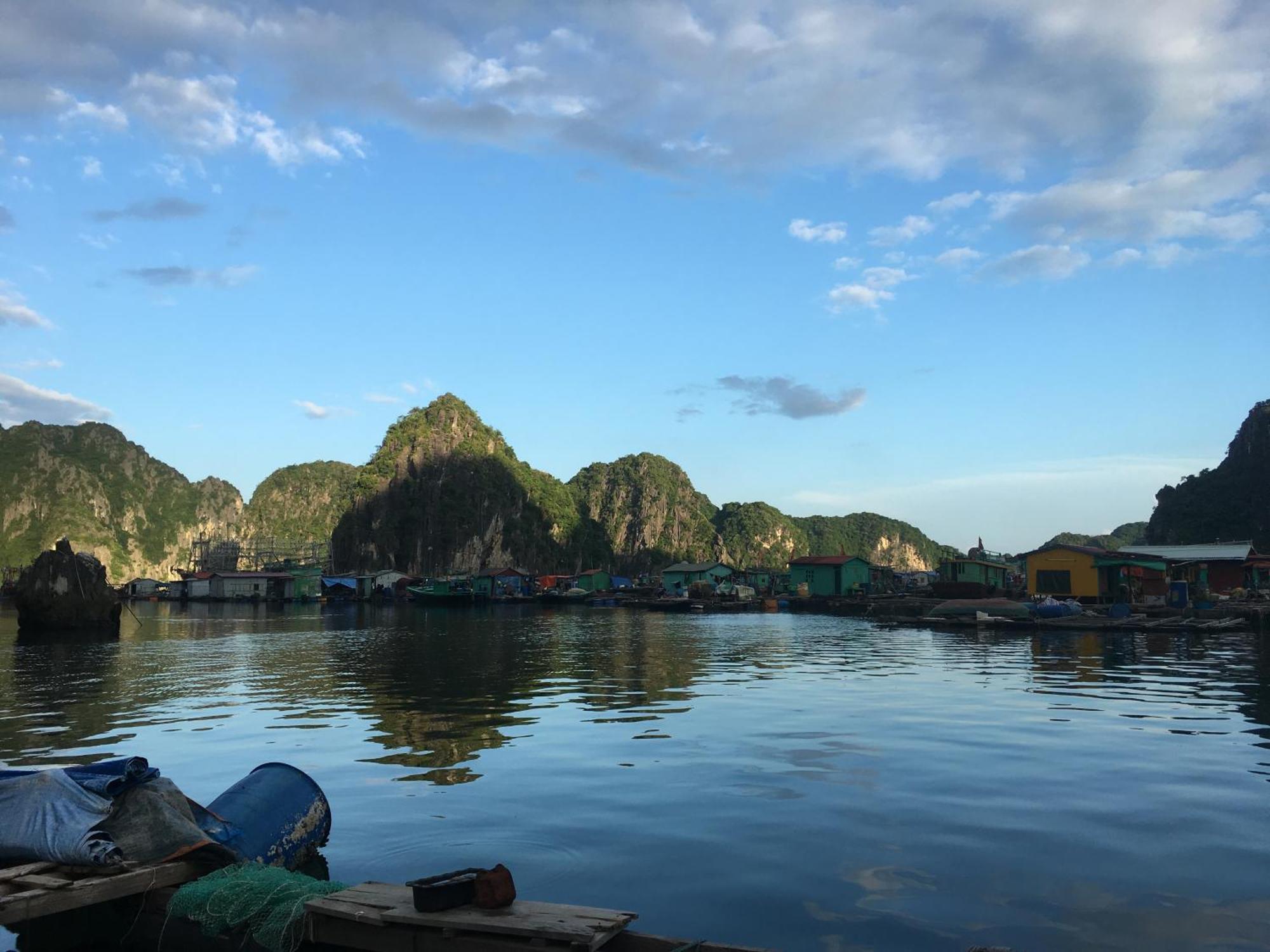 Cat Ba Bay Cruises Hotel Dong Khe Sau ภายนอก รูปภาพ