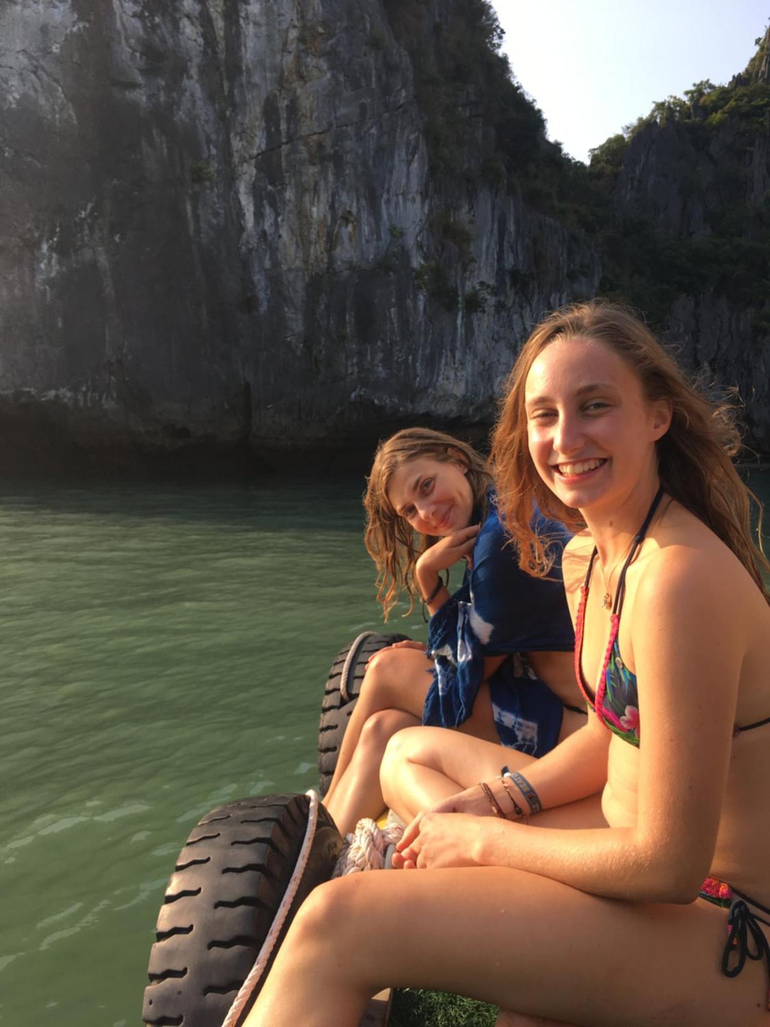 Cat Ba Bay Cruises Hotel Dong Khe Sau ภายนอก รูปภาพ
