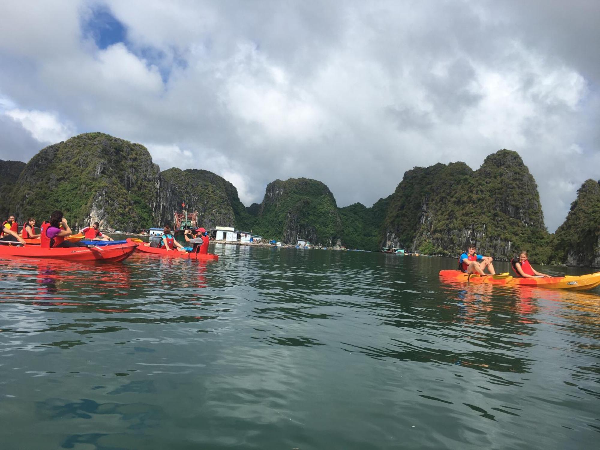 Cat Ba Bay Cruises Hotel Dong Khe Sau ภายนอก รูปภาพ
