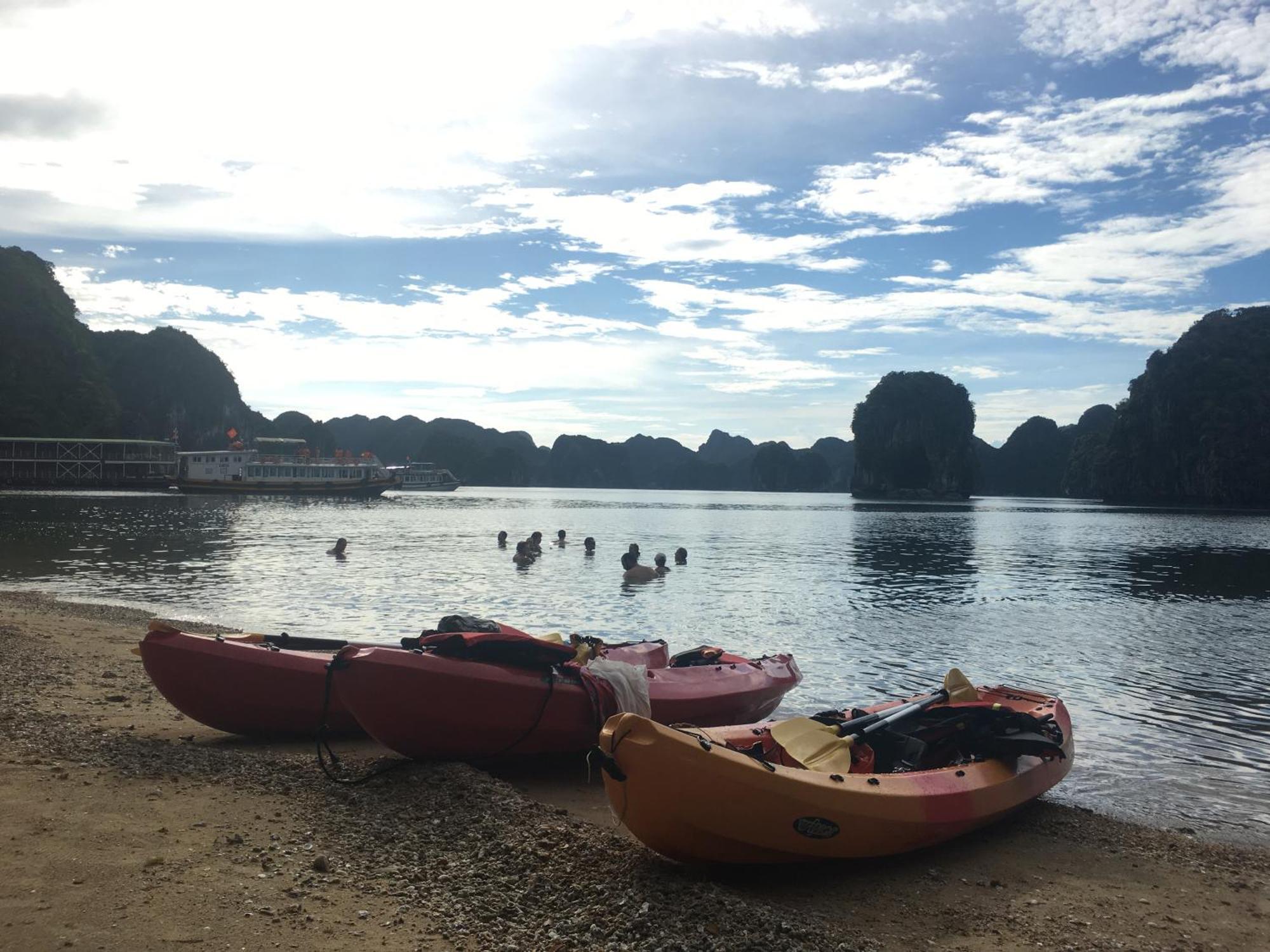 Cat Ba Bay Cruises Hotel Dong Khe Sau ภายนอก รูปภาพ