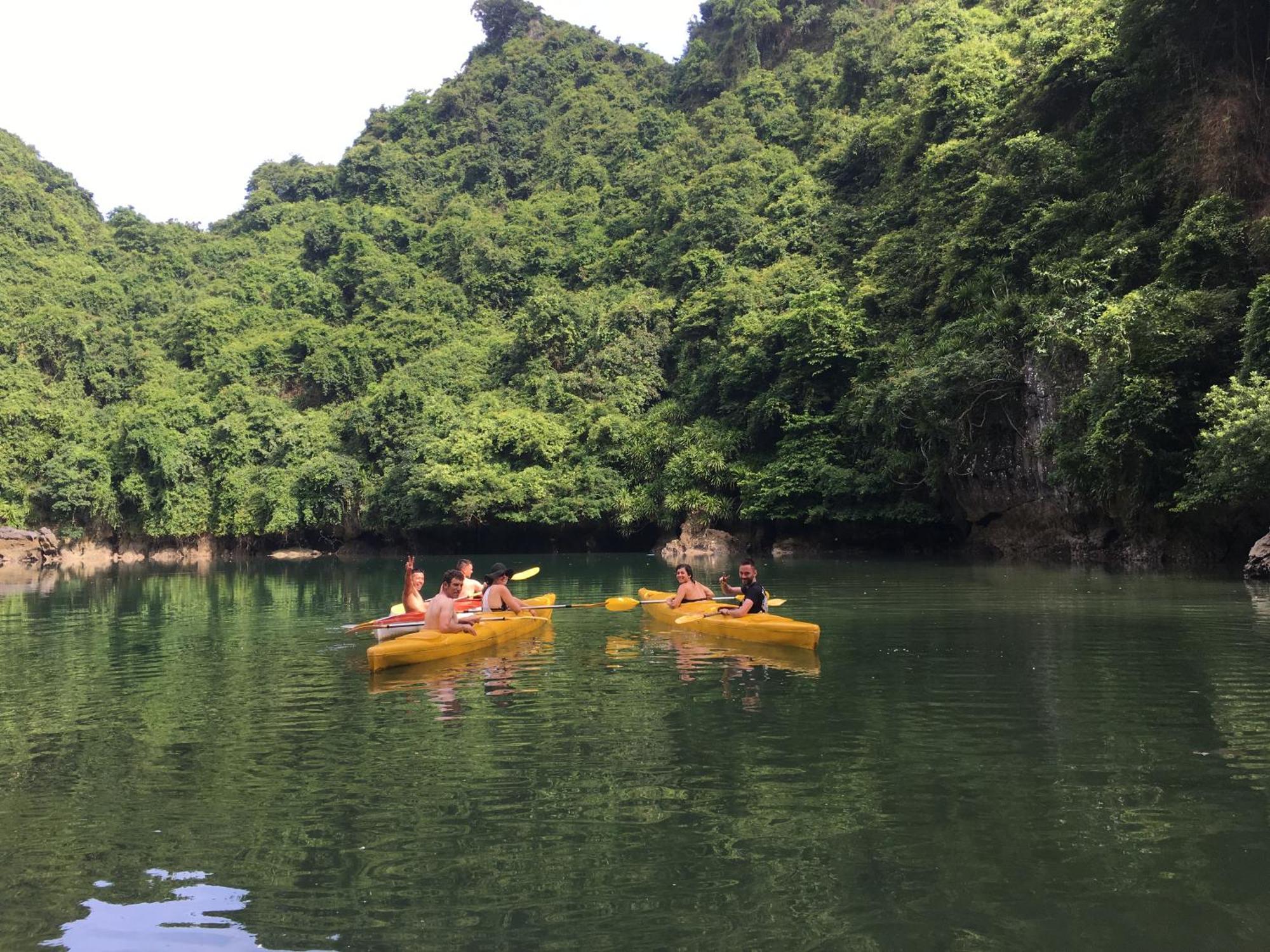 Cat Ba Bay Cruises Hotel Dong Khe Sau ภายนอก รูปภาพ