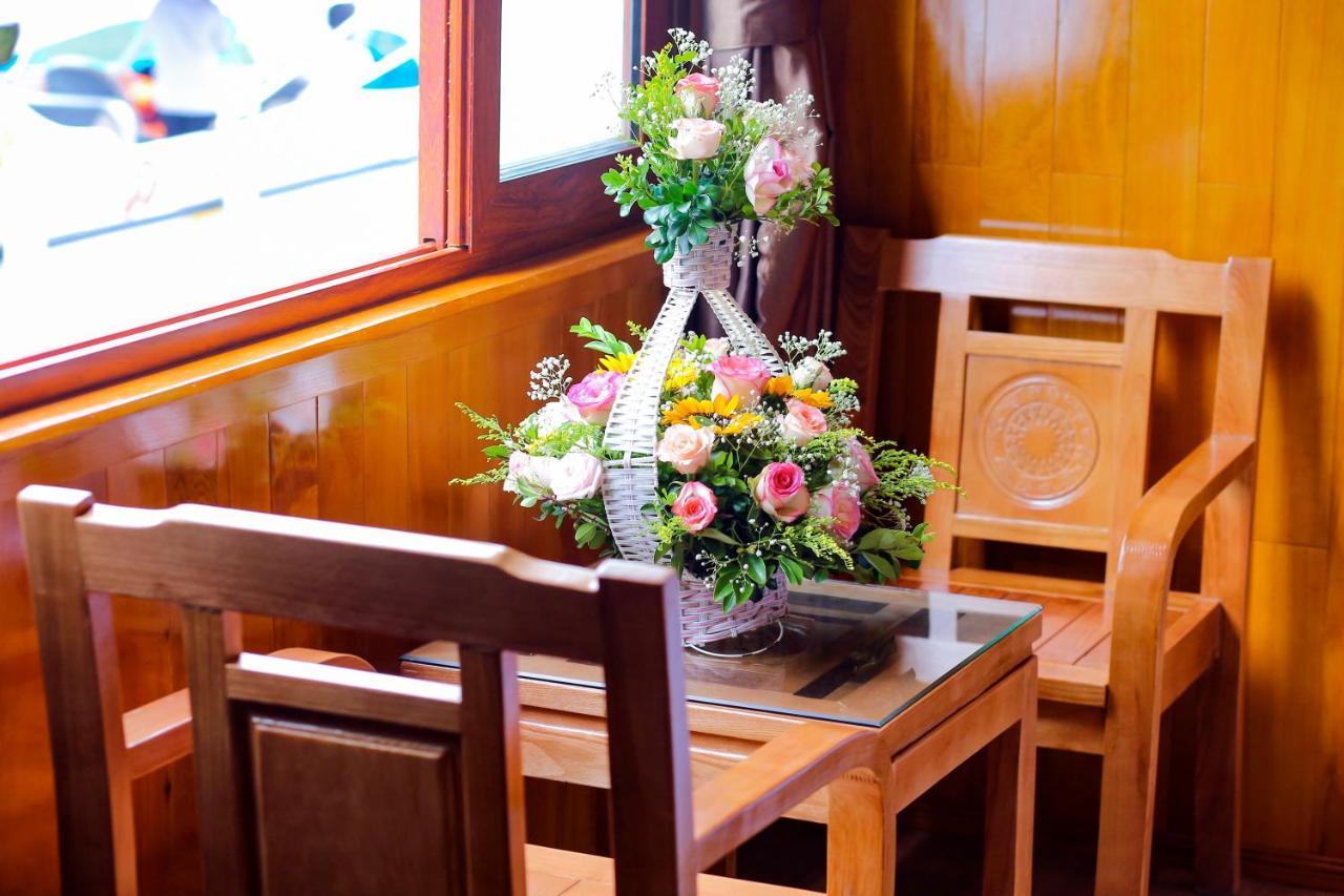 Cat Ba Bay Cruises Hotel Dong Khe Sau ภายนอก รูปภาพ